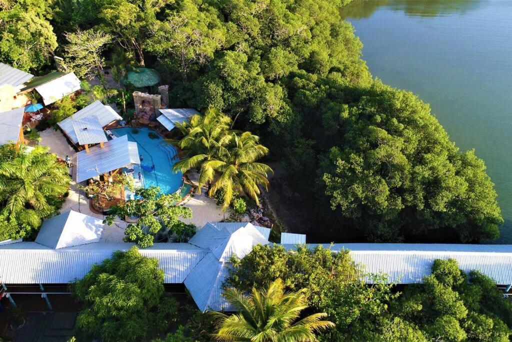 The Dock Resort Over Water Retreat West End Exterior foto