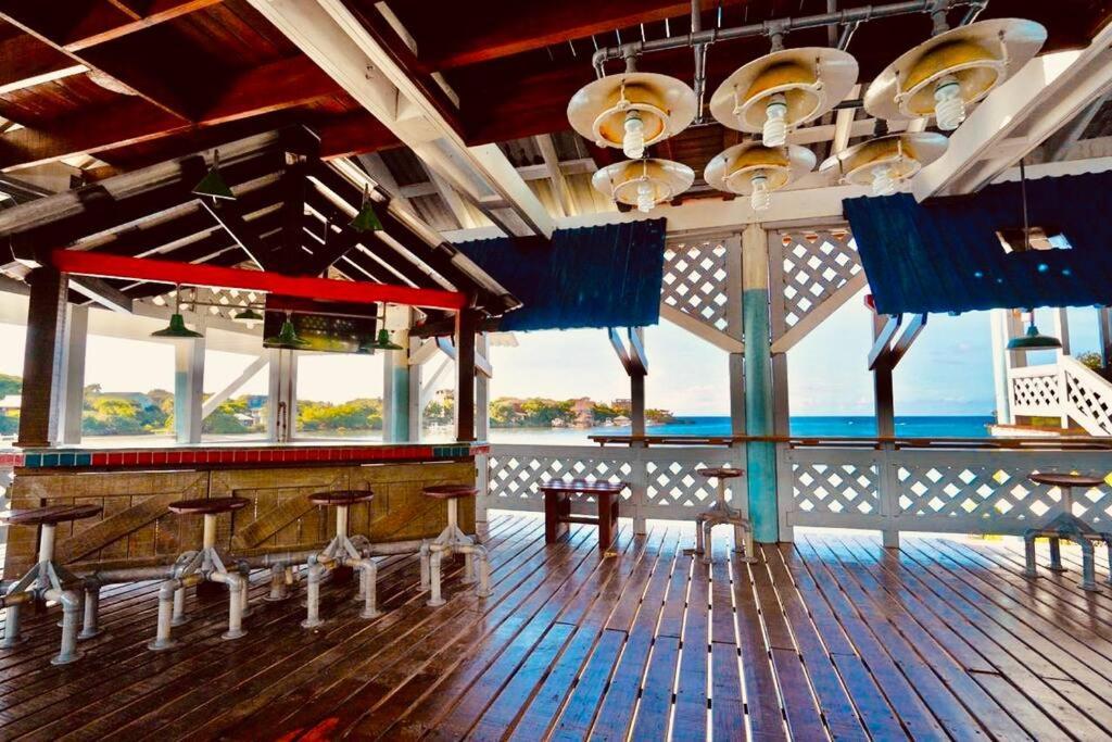 The Dock Resort Over Water Retreat West End Exterior foto
